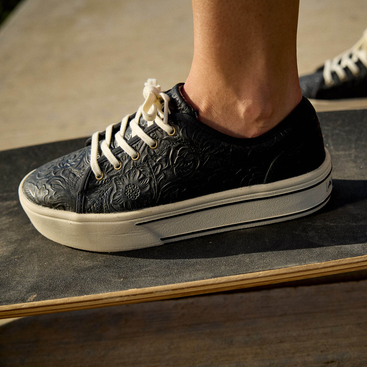 Skylar Shoe - US 6942