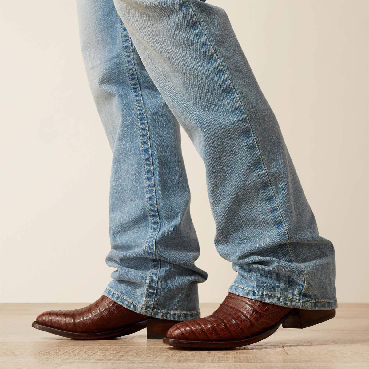 M4 Relaxed Lucas Straight Leg Jean - US 2281
